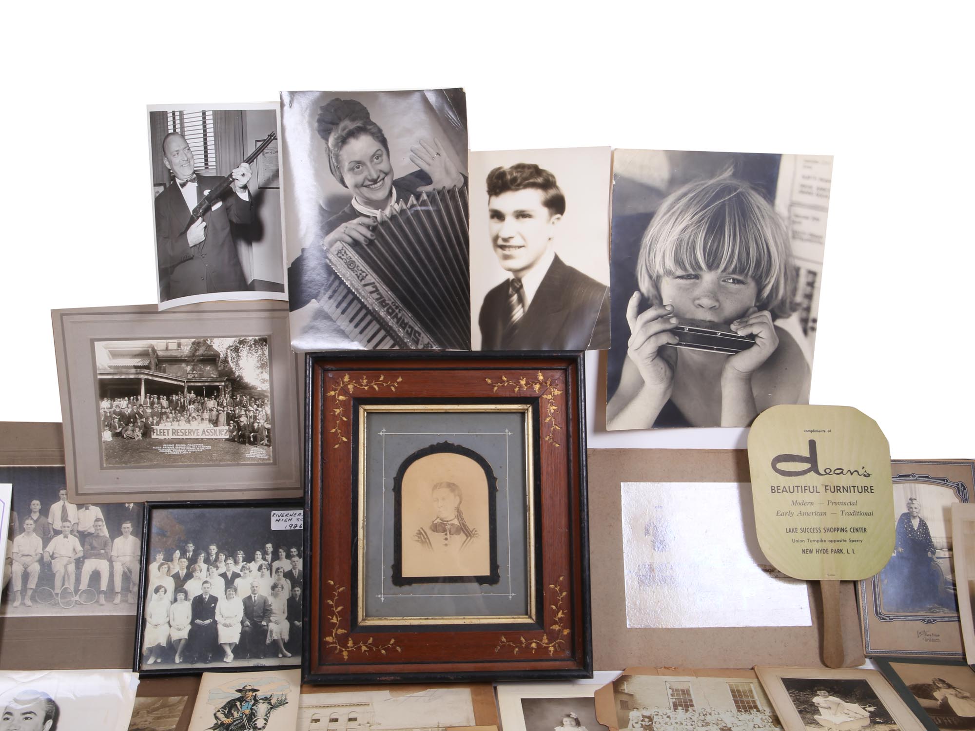 LARGE COLLECTION OF ANTIQUE AND VINTAGE PHOTO PIC-1